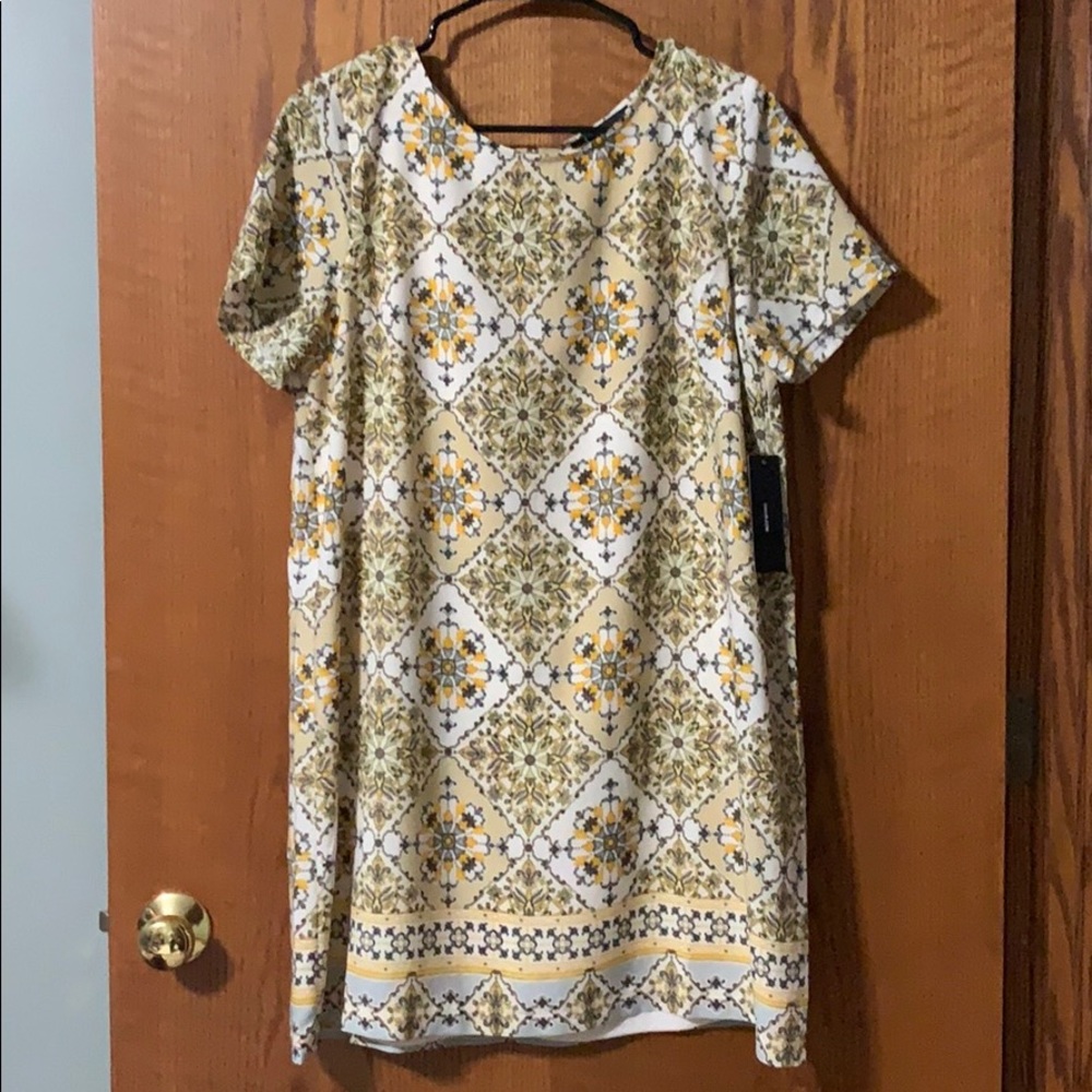 NWT Patterned Short Sleeve Dress